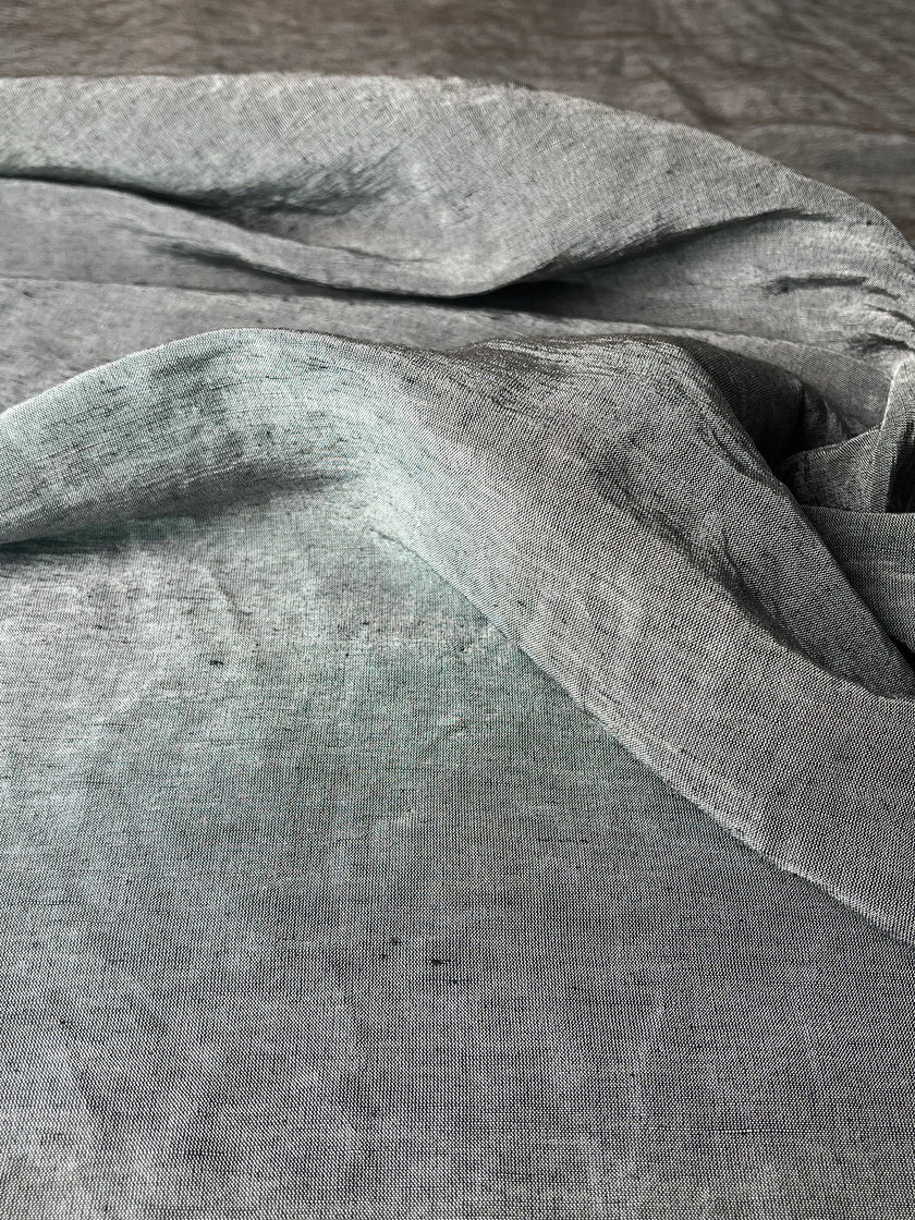 Tissu en lin gris argenté, Tissu pour l'été, Tissu en soie, Tissus texturés, Tissu naturel, Tissus naturels, Tissus nature, Tissus spéciaux.