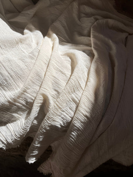 Tissu en coton biologique neutre non blanchi ivoire au mètre, tissu froissé, large largeur.