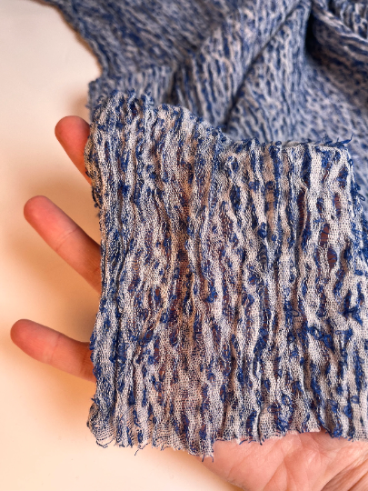 Tissus naturels uniques Sax Blue : mélange de lin en coton funky, transparent et texturé | Tissus spéciaux de qualité avec texture 3D pour les créations estivales.