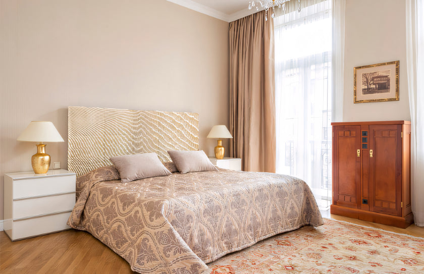 Rembourrage luxueux en soie blanc écru pour tête de lit ottoman, tissus d'intérieur pour textiles de maison : housses d'oreiller, motifs inspirés du kimono, motifs en filigrane.