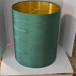 Rembourrage luxueux en soie blanc écru pour tête de lit ottoman, tissus d'intérieur pour textiles de maison : housses d'oreiller, motifs inspirés du kimono, motifs en filigrane.