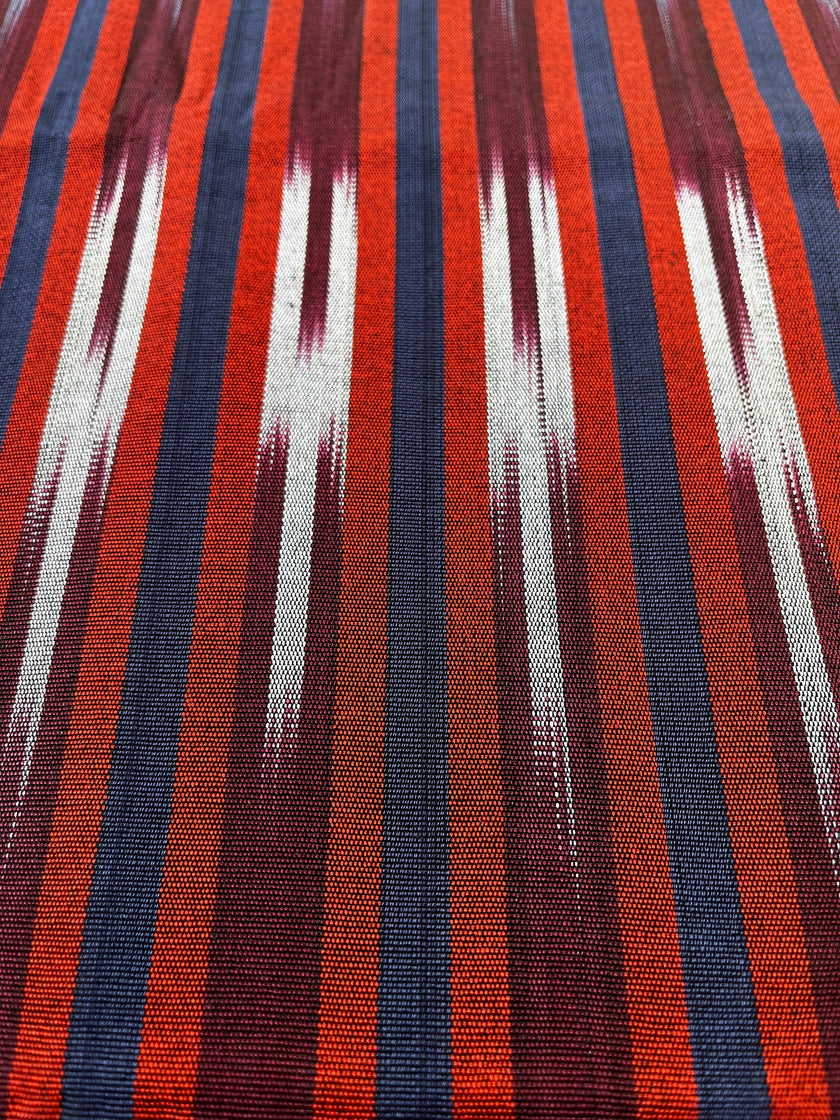 Lacivert Kırmızı İkat Çizgili Lüks İpek Döşeme Osmanlı Başlık, Ev Tekstili İç Mekan Kumaşları: Yastık Kılıfları, Kimono Esintili Tasarımlar, Filigran Desenleri.