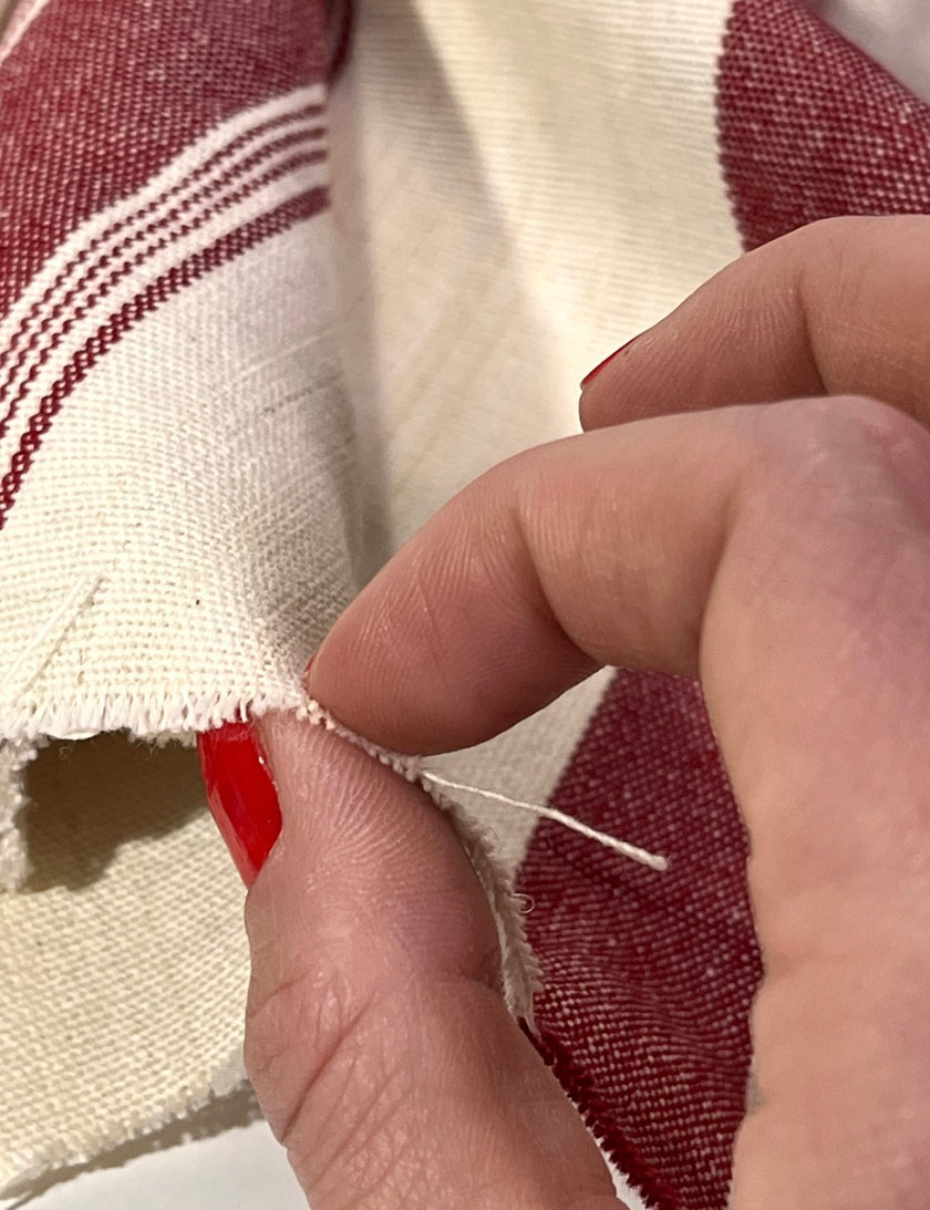 Kırmızı Çizgili Ağır Ağırlık Yumuşatılmış Keten Pamuklu Kumaş Metre 240g/m2 - Döşemelik Çizgili Fransız Stili - Doğal Döşemelik Kumaşlar.