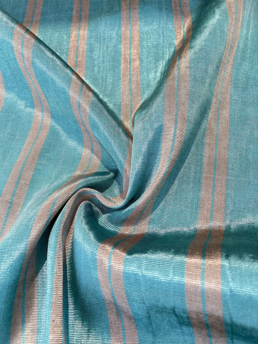 Rembourrage luxueux en soie à rayures bleu argenté pour tête de lit ottoman, tissus d'intérieur pour textiles de maison : housses d'oreiller, motifs inspirés du kimono, motifs en filigrane.