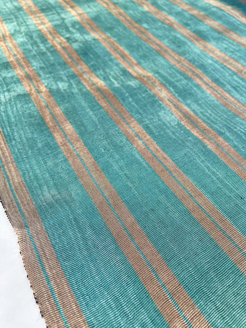 Rembourrage luxueux en soie à rayures bleu argenté pour tête de lit ottoman, tissus d'intérieur pour textiles de maison : housses d'oreiller, motifs inspirés du kimono, motifs en filigrane.