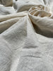 Tissu de gaze froissé de couleur ivoire neutre non blanchi, tissu Sile. Tissu Sile.