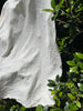 Tissu de gaze froissé de couleur ivoire neutre non blanchi, tissu Sile. Tissu Sile.
