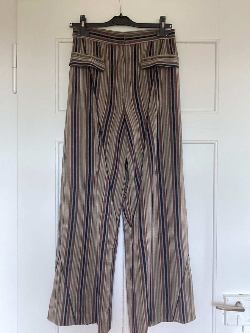 Rembourrage luxueux en soie rayé bleu bordeaux pour tête de lit ottoman, tissus d'intérieur pour textiles de maison : housses d'oreiller, motifs inspirés du kimono, motifs en filigrane.