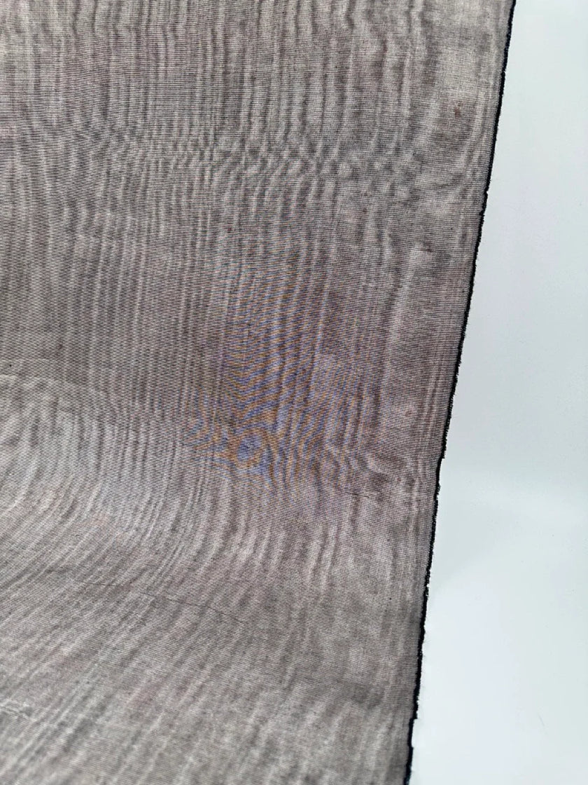 Rembourrage luxueux en soie gris argenté pour tête de lit ottoman, tissus d'intérieur pour textiles de maison : housses d'oreiller, motifs inspirés du kimono, motifs en filigrane.