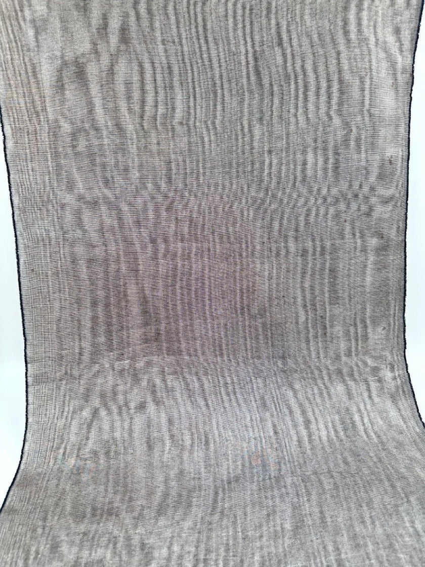 Rembourrage luxueux en soie gris argenté pour tête de lit ottoman, tissus d'intérieur pour textiles de maison : housses d'oreiller, motifs inspirés du kimono, motifs en filigrane.