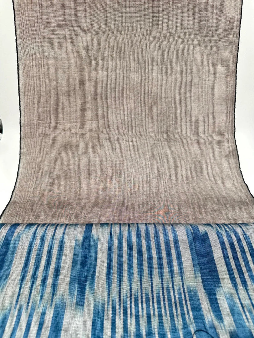 Rembourrage luxueux en soie gris argenté pour tête de lit ottoman, tissus d'intérieur pour textiles de maison : housses d'oreiller, motifs inspirés du kimono, motifs en filigrane.