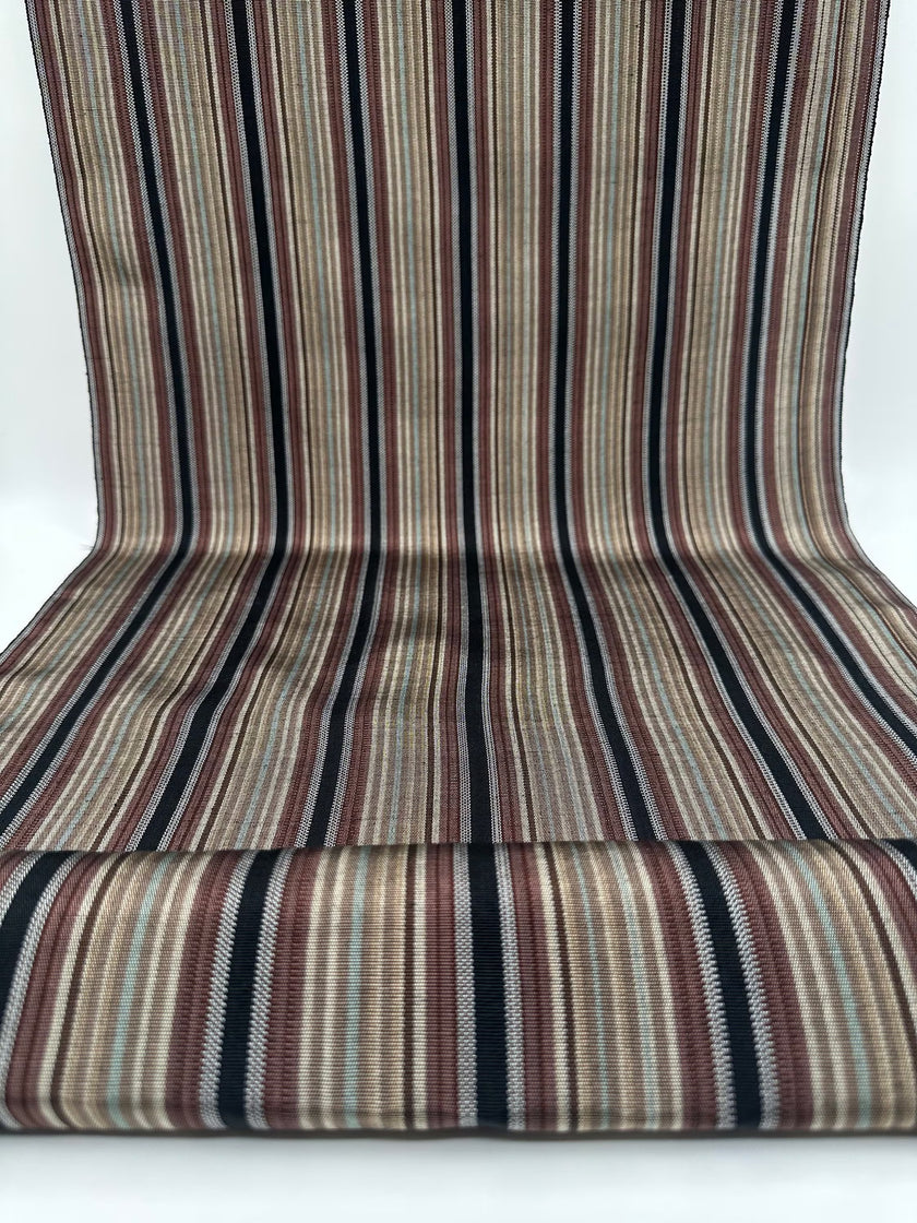 Rembourrage luxueux en soie rayé bleu bordeaux pour tête de lit ottoman, tissus d'intérieur pour textiles de maison : housses d'oreiller, motifs inspirés du kimono, motifs en filigrane.