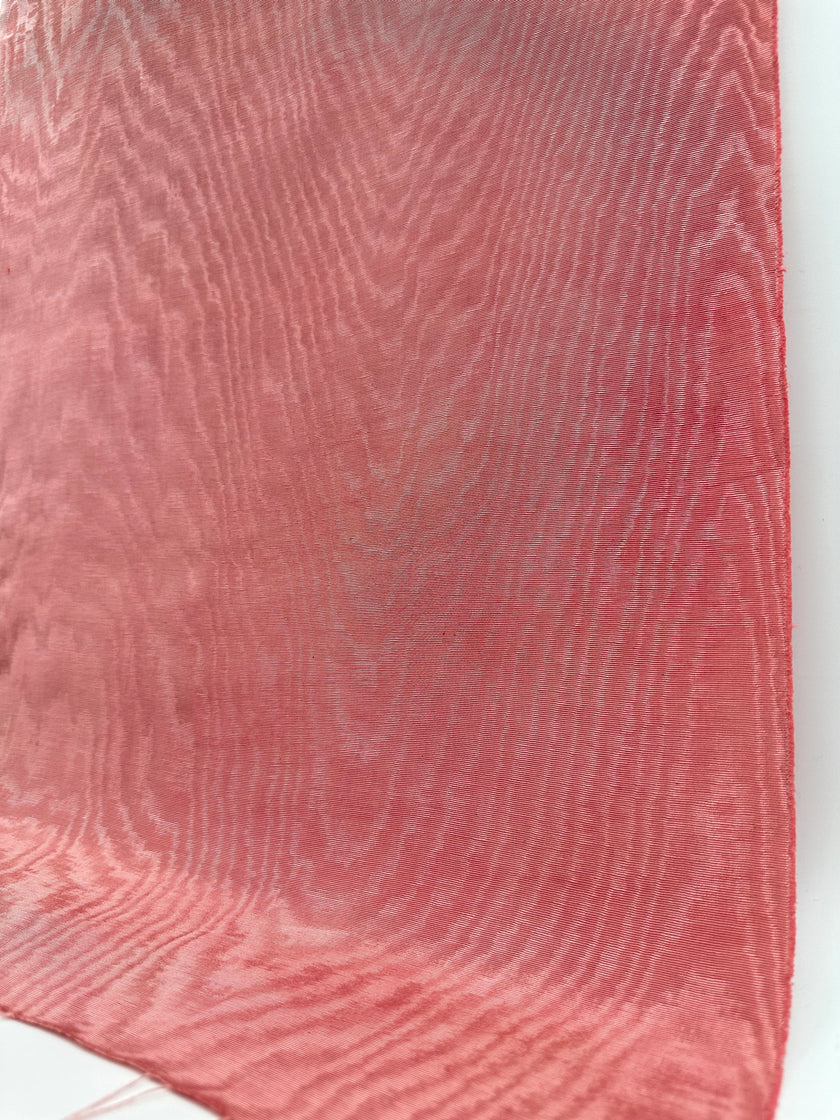 Somon Pembesi İpek Kumaş, Metreyle İpek. Filigran Desen, Şantung İpek, Geniş Moiré İpek Kumaş, Geniş Kalın İpek Kurdele, İpek Döşemelik Kumaş.