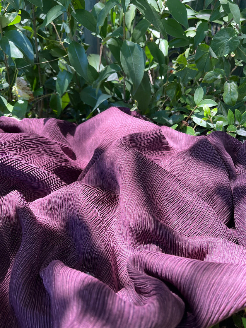 Soie violette, soie par cour, soie naturelle, mousseline de soie, soie de mûrier, voile de soie, yardage de soie, soie froissée, soie à carreaux, soie texturée.