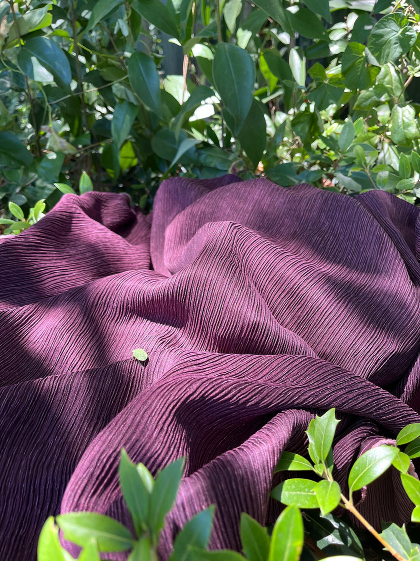 Soie violette, soie par cour, soie naturelle, mousseline de soie, soie de mûrier, voile de soie, yardage de soie, soie froissée, soie à carreaux, soie texturée.