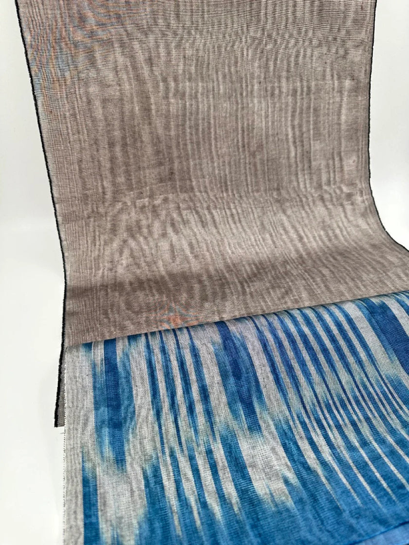 Rembourrage luxueux en soie gris argenté pour tête de lit ottoman, tissus d'intérieur pour textiles de maison : housses d'oreiller, motifs inspirés du kimono, motifs en filigrane.