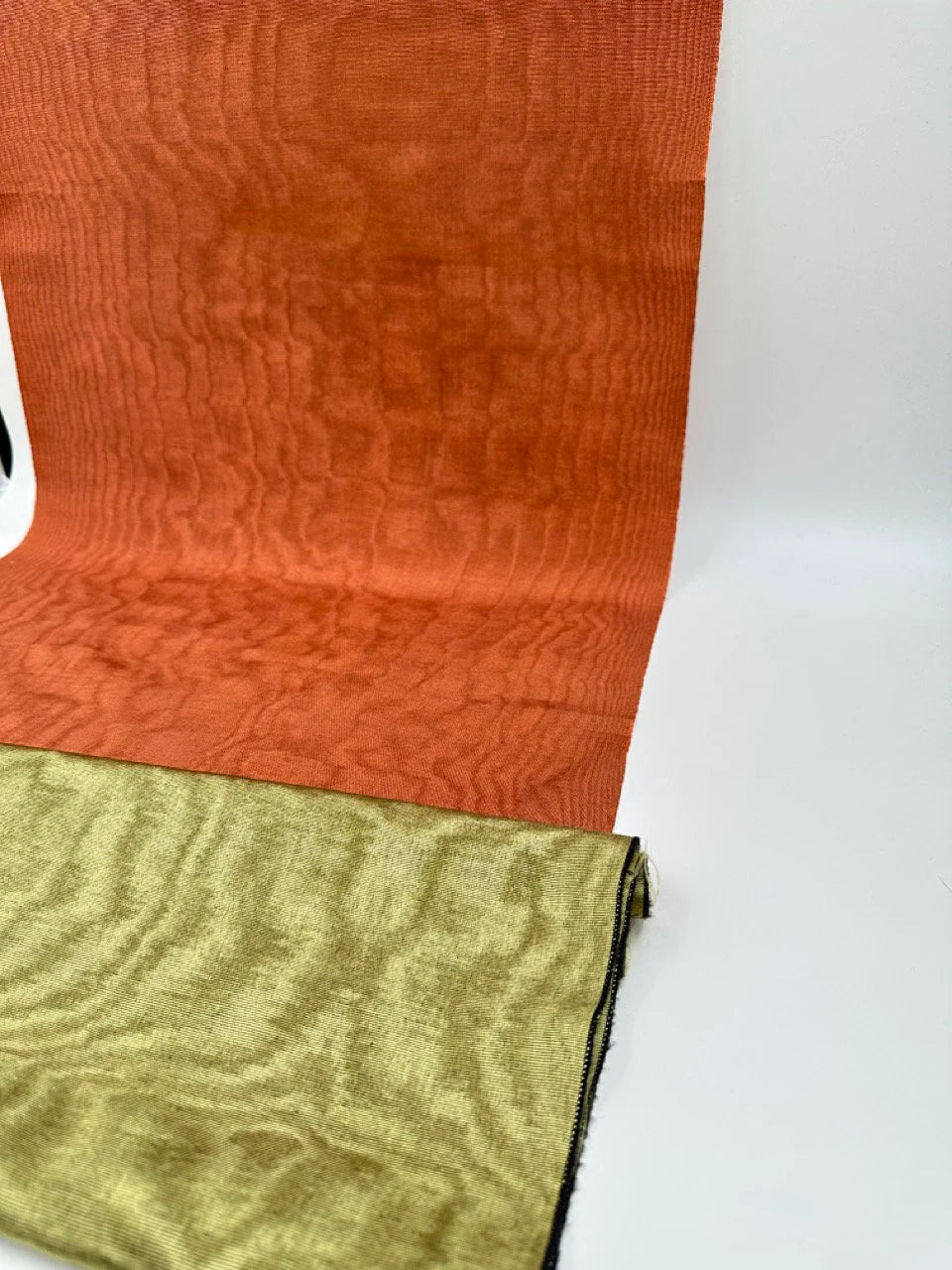 Osmanlı Başlık İçin Turuncu Renkli Lüks İpek Döşeme, Ev Tekstili İç Mekan Kumaşları: Yastık Kılıfları, Kimono Esintili Tasarımlar, Filigran Desenleri.