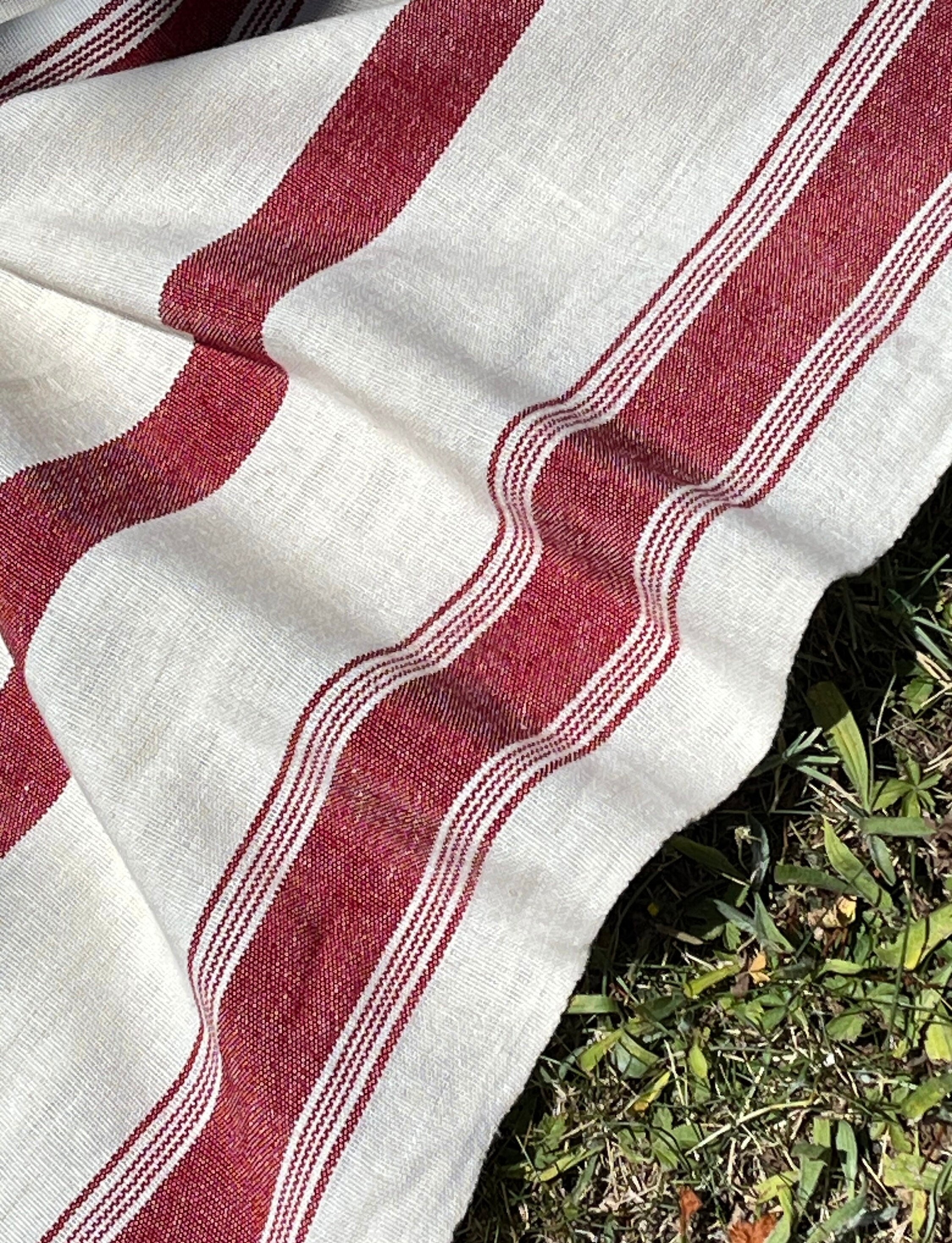 Kırmızı Çizgili Ağır Ağırlık Yumuşatılmış Keten Pamuklu Kumaş Metre 240g/m2 - Döşemelik Çizgili Fransız Stili - Doğal Döşemelik Kumaşlar.