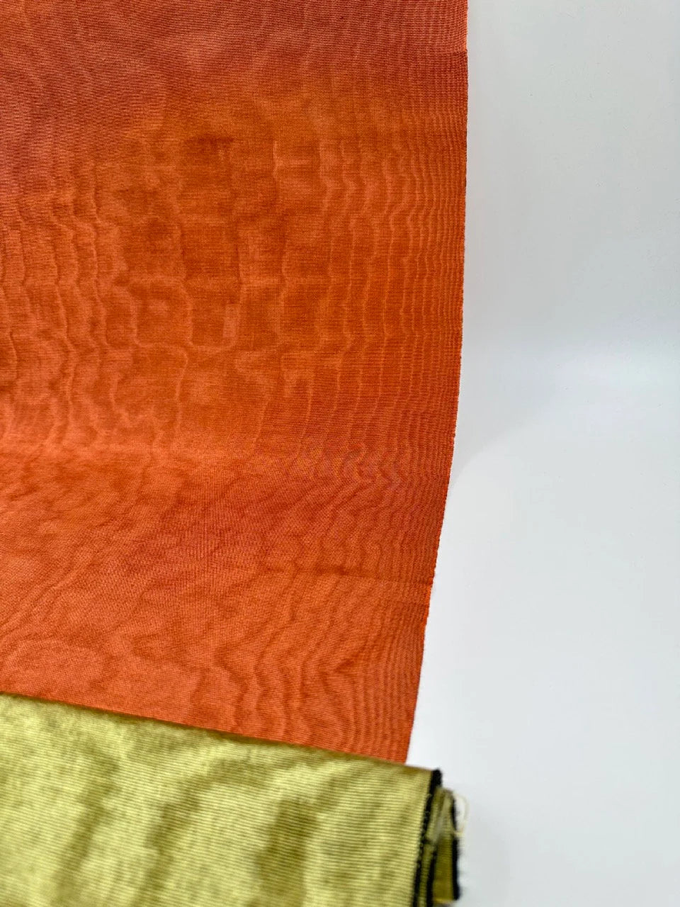 Osmanlı Başlık İçin Turuncu Renkli Lüks İpek Döşeme, Ev Tekstili İç Mekan Kumaşları: Yastık Kılıfları, Kimono Esintili Tasarımlar, Filigran Desenleri.