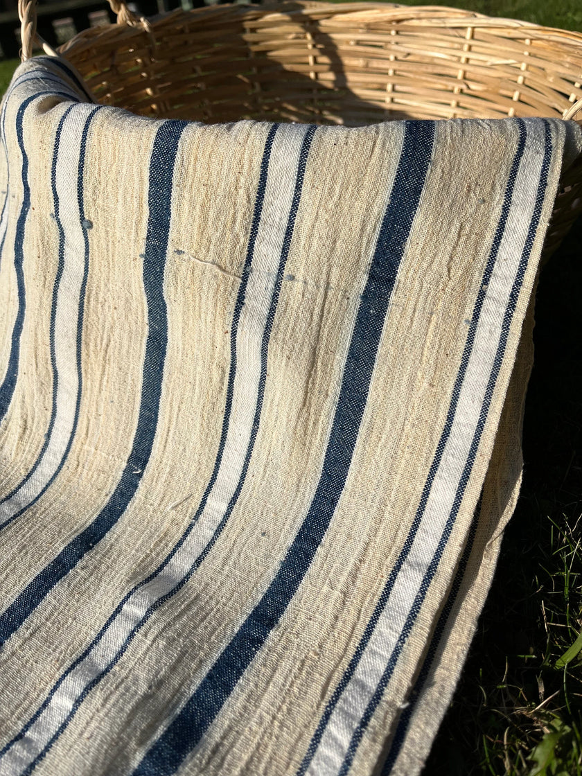 Rustik Dar Dokuma Keten, Çivit Mavisi Beyaz Çizgili, Vintage Keten Çiftlik Evi Dekoru, 60'lardan Antika Kumaş.