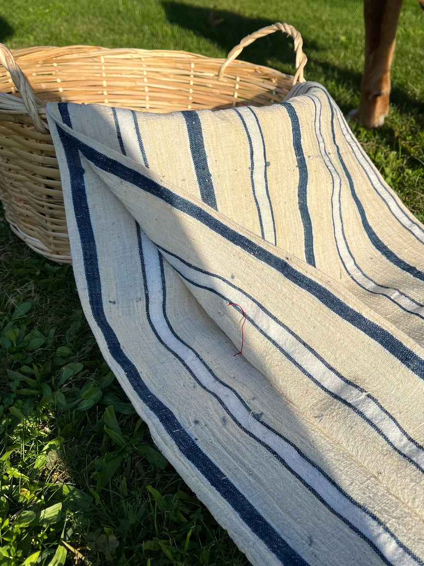 Rustik Dar Dokuma Keten, Çivit Mavisi Beyaz Çizgili, Vintage Keten Çiftlik Evi Dekoru, 60'lardan Antika Kumaş.