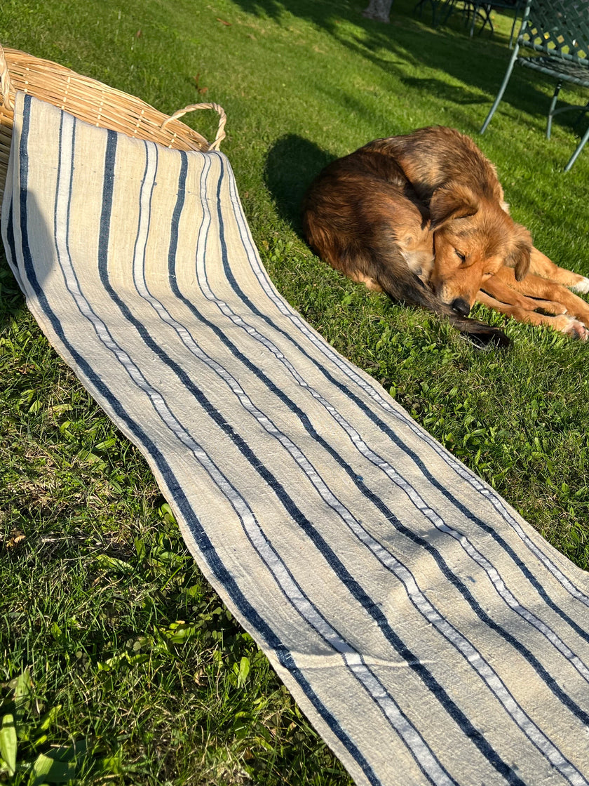 Rustik Dar Dokuma Keten, Çivit Mavisi Beyaz Çizgili, Vintage Keten Çiftlik Evi Dekoru, 60'lardan Antika Kumaş.