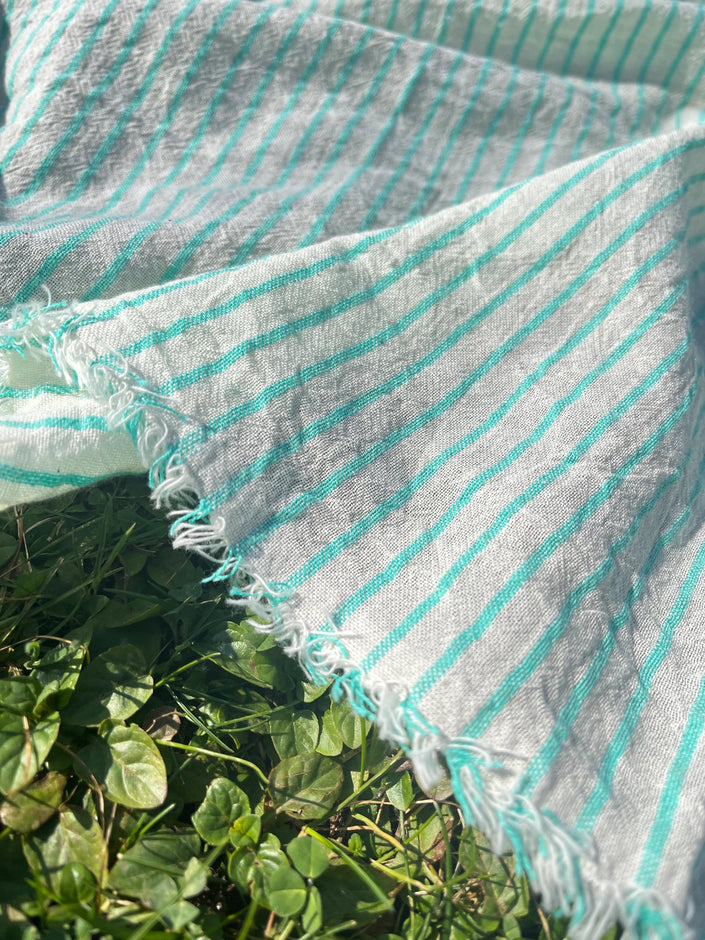 Tissu en coton biologique neutre rayé vert menthe au mètre, tissu froissé avec rayures épingles, large largeur.