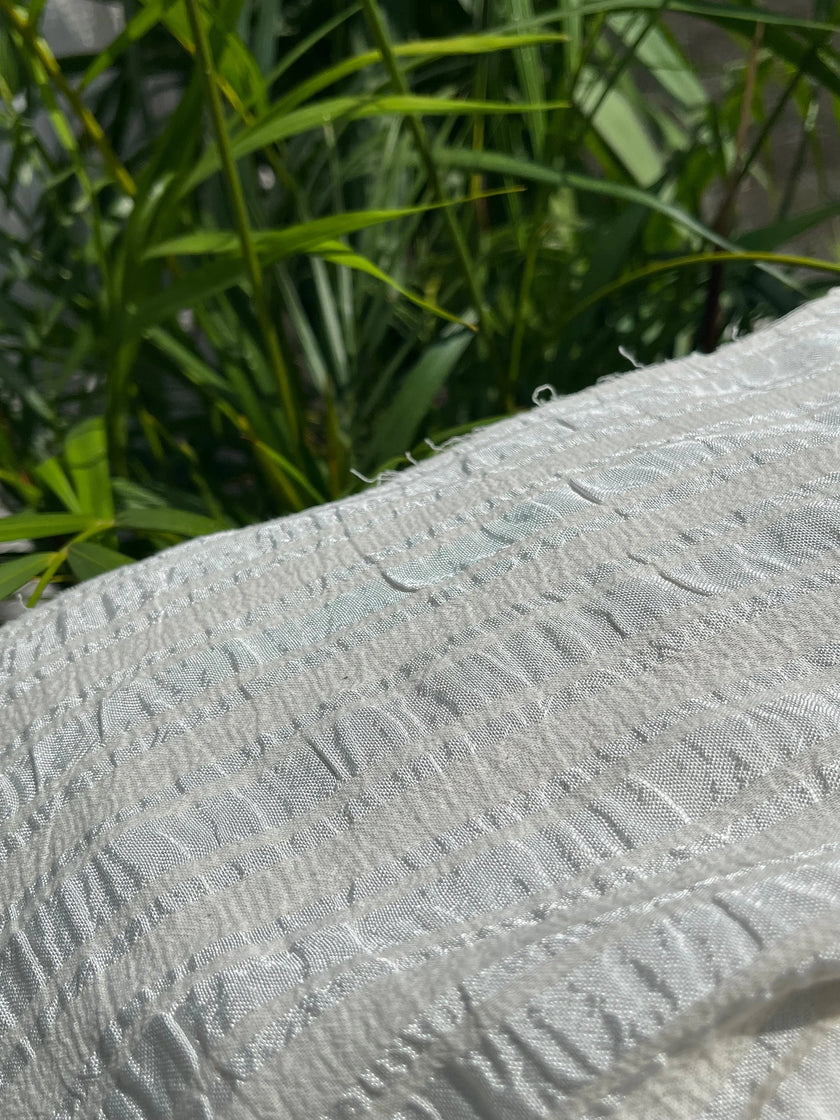 Doğadan Esinlenen Bir Stil İçin Çizgili ve Dokulu İpek Keten Kumaşlar