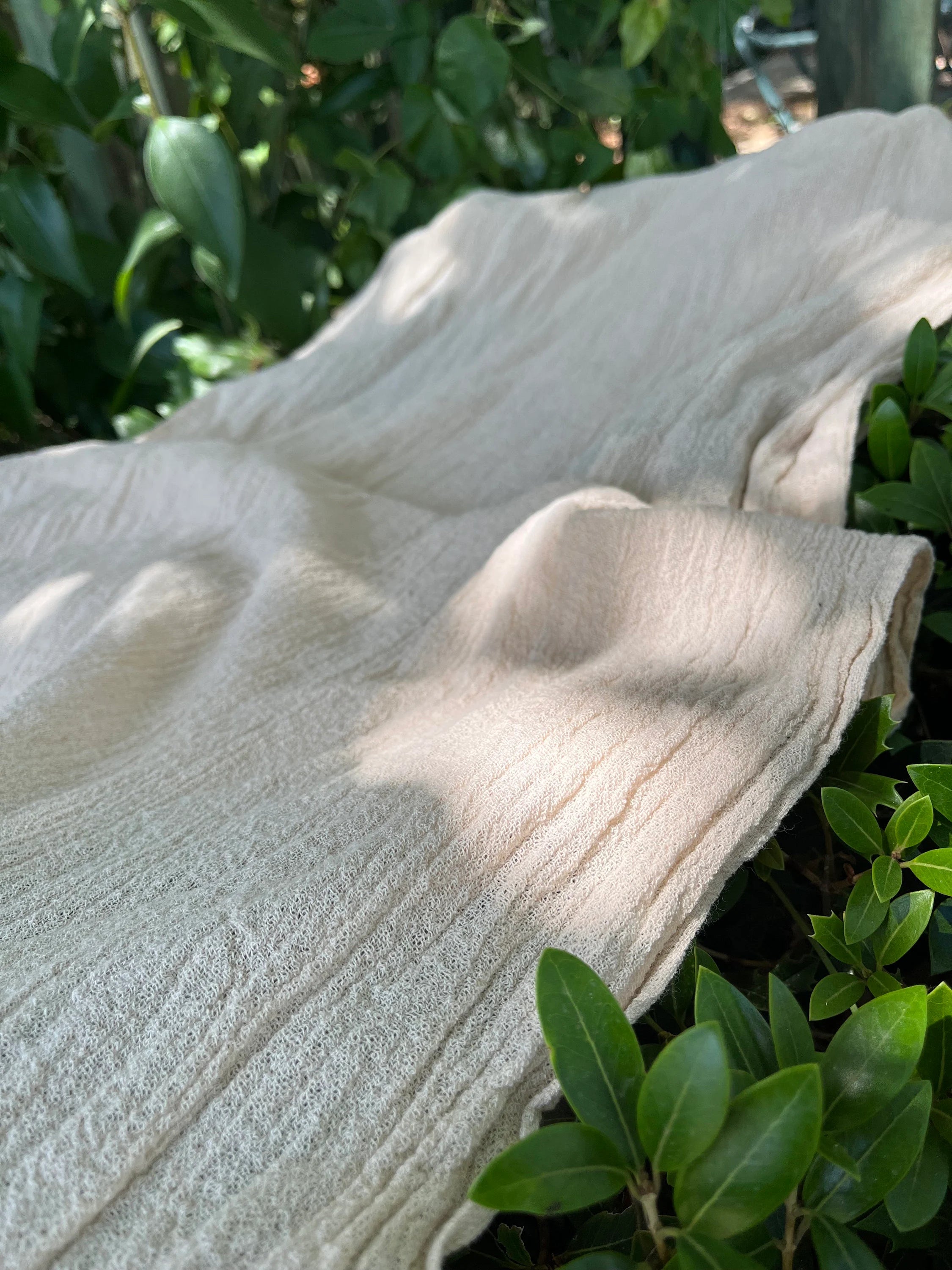 Tissu froissé en coton turc texturé spécial : qualité unique pour les robes d'été kimono et les tenues de nouveau-né | Options de gaze, transparentes et extensibles.
