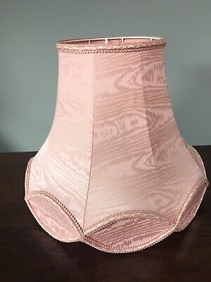 Rembourrage luxueux en soie blanc écru pour tête de lit ottoman, tissus d'intérieur pour textiles de maison : housses d'oreiller, motifs inspirés du kimono, motifs en filigrane.