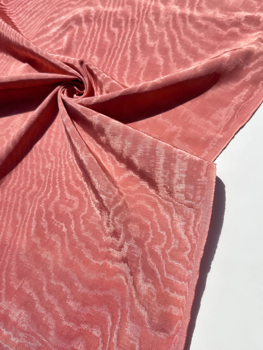 Somon Pembesi İpek Kumaş, Metreyle İpek. Filigran Desen, Şantung İpek, Geniş Moiré İpek Kumaş, Geniş Kalın İpek Kurdele, İpek Döşemelik Kumaş.